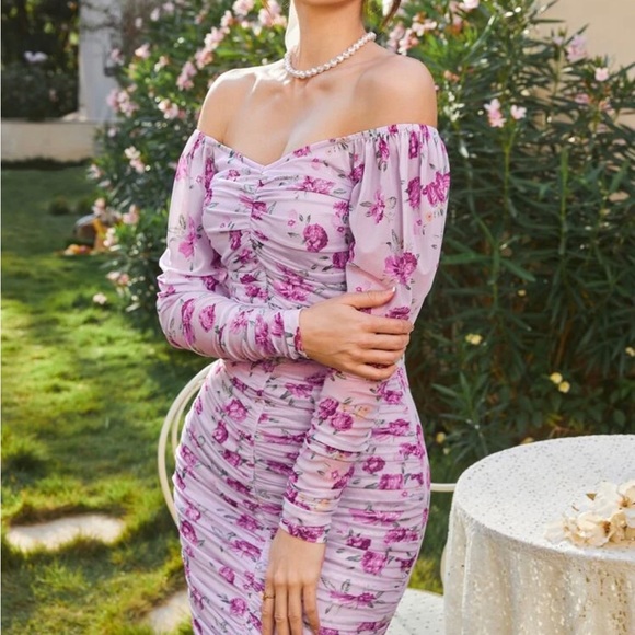 Floral ruched off/on shoulder puff sleeve dress - Picture 2 of 3